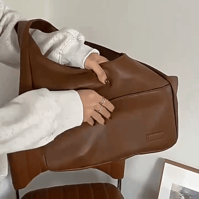 Simple leather tote bag