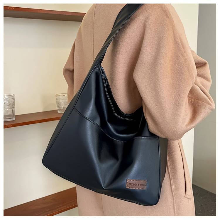 Simple leather tote bag